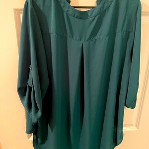 22/24W 3/4 length green top